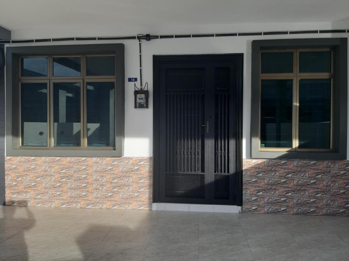 Rumah Armand Melaka 4Br Fully Aircond Εξωτερικό φωτογραφία