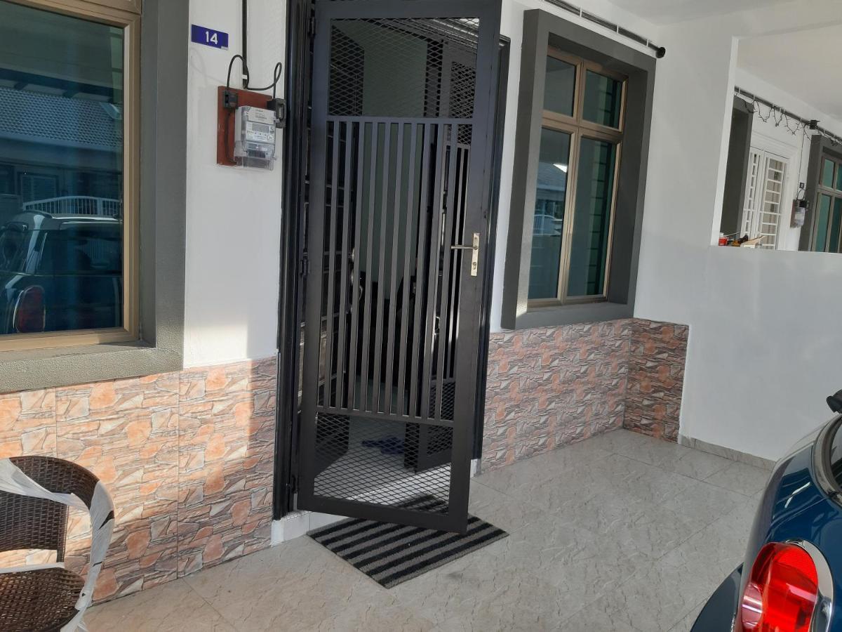 Rumah Armand Melaka 4Br Fully Aircond Εξωτερικό φωτογραφία