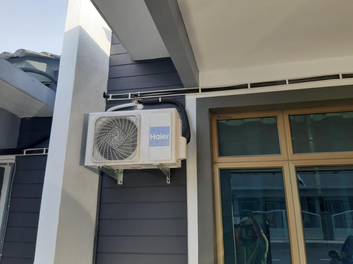 Rumah Armand Melaka 4Br Fully Aircond Εξωτερικό φωτογραφία