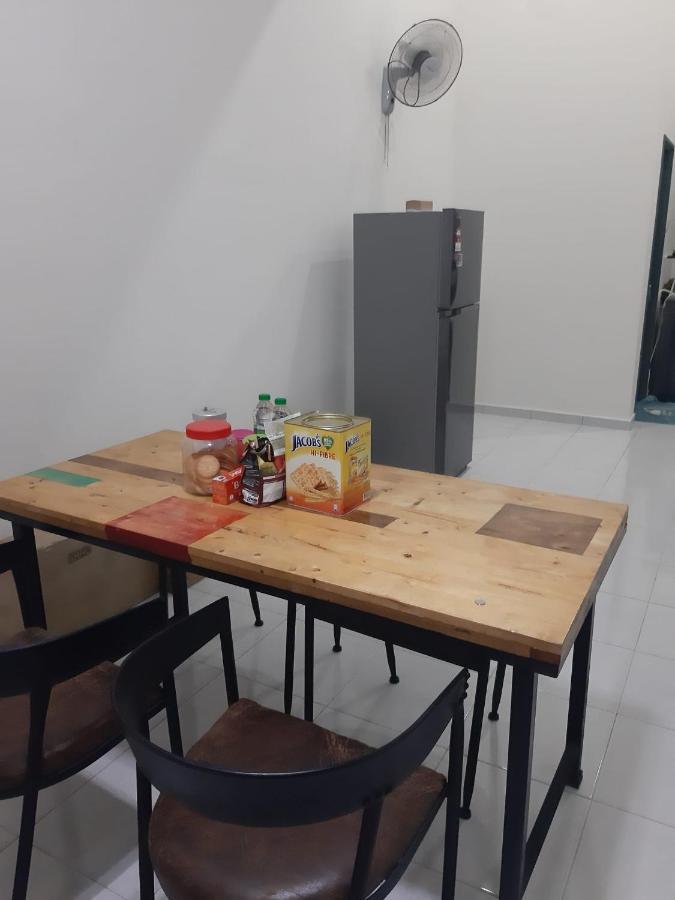 Rumah Armand Melaka 4Br Fully Aircond Εξωτερικό φωτογραφία